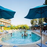 Отель Демерджи с бассейном в Алуште