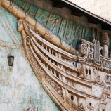Панно-"Бригантина" на фасаде дома-музея Грина. Феодосия, фото города.