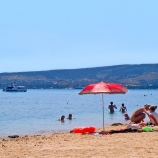 Отдыхающие у моря. Крым, Феодосия, пляжи.