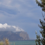 Вдалеке седой Карадаг. Прибрежное, Крым, фото пляжей.