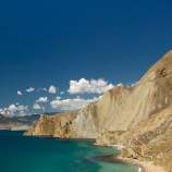 В многочисленных бухтах можно найти укромный уголок. Орджоникидзе, Крым, фото пляжей.