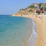 Прозрачная морская вода Черного моря в Крыму - отдых в п. Учкуевка фото